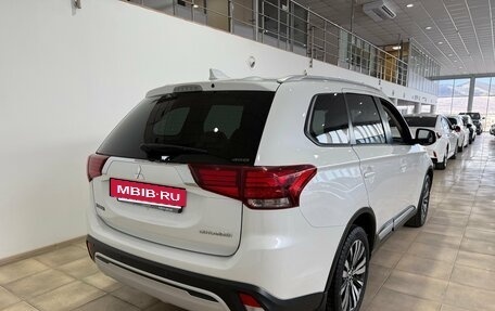 Mitsubishi Outlander III рестайлинг 3, 2019 год, 2 200 000 рублей, 4 фотография