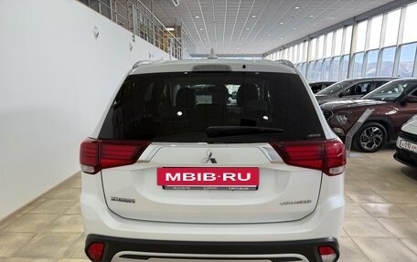 Mitsubishi Outlander III рестайлинг 3, 2019 год, 2 200 000 рублей, 5 фотография