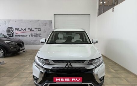 Mitsubishi Outlander III рестайлинг 3, 2019 год, 2 200 000 рублей, 3 фотография