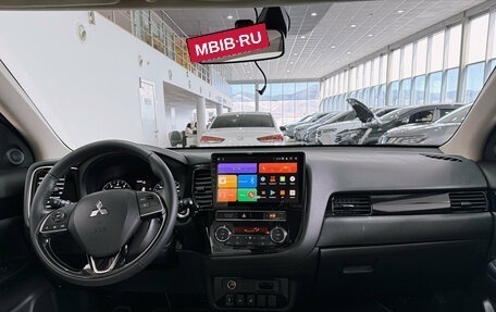 Mitsubishi Outlander III рестайлинг 3, 2019 год, 2 200 000 рублей, 9 фотография