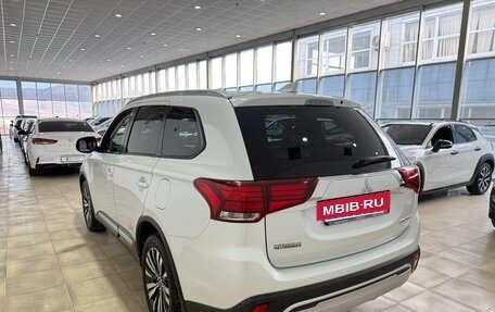 Mitsubishi Outlander III рестайлинг 3, 2019 год, 2 200 000 рублей, 6 фотография