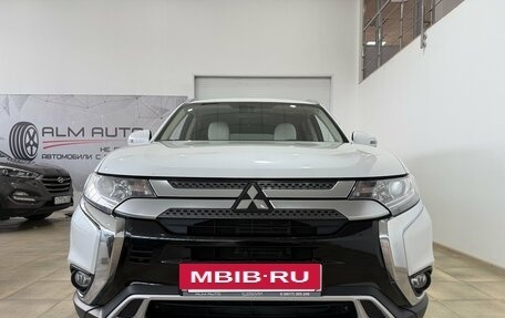 Mitsubishi Outlander III рестайлинг 3, 2019 год, 2 200 000 рублей, 15 фотография