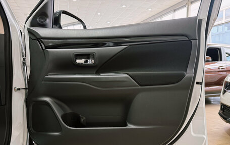 Mitsubishi Outlander III рестайлинг 3, 2019 год, 2 200 000 рублей, 26 фотография