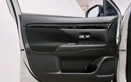 Mitsubishi Outlander III рестайлинг 3, 2019 год, 2 200 000 рублей, 29 фотография