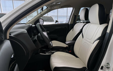 Mitsubishi Outlander III рестайлинг 3, 2019 год, 2 200 000 рублей, 30 фотография