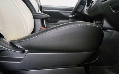 Mitsubishi Outlander III рестайлинг 3, 2019 год, 2 200 000 рублей, 28 фотография