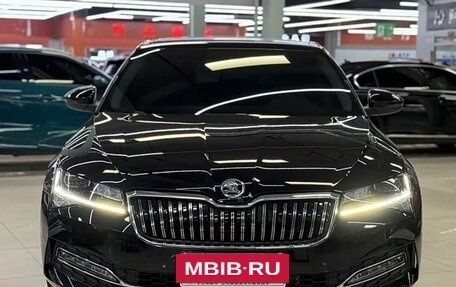 Skoda Superb III рестайлинг, 2025 год, 2 100 000 рублей, 15 фотография