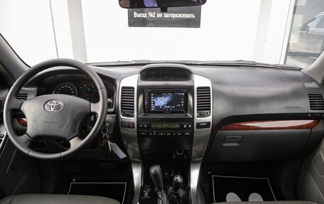 Toyota Land Cruiser Prado 120 рестайлинг, 2005 год, 2 237 000 рублей, 11 фотография