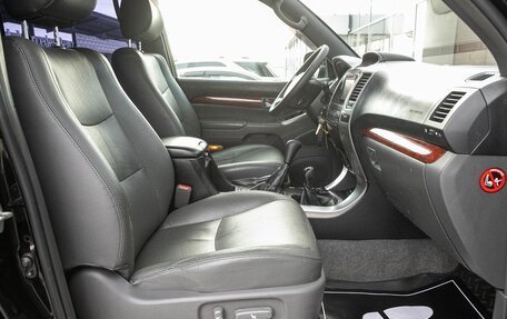 Toyota Land Cruiser Prado 120 рестайлинг, 2005 год, 2 237 000 рублей, 17 фотография