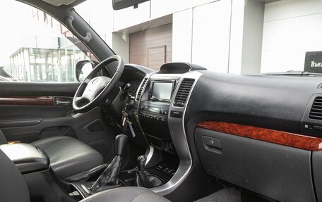 Toyota Land Cruiser Prado 120 рестайлинг, 2005 год, 2 237 000 рублей, 18 фотография