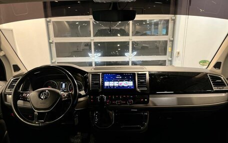 Volkswagen Multivan T6 рестайлинг, 2018 год, 4 150 000 рублей, 9 фотография