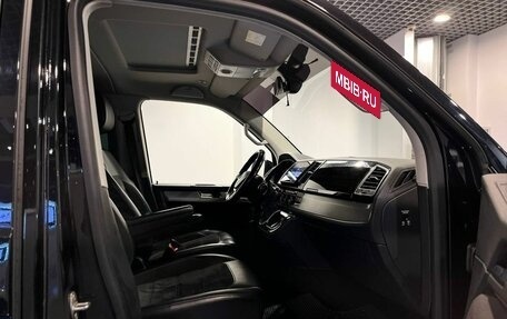 Volkswagen Multivan T6 рестайлинг, 2018 год, 4 150 000 рублей, 23 фотография