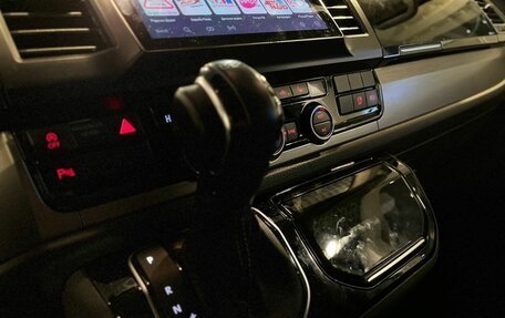 Volkswagen Multivan T6 рестайлинг, 2018 год, 4 150 000 рублей, 25 фотография