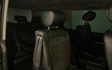 Volkswagen Multivan T6 рестайлинг, 2018 год, 4 150 000 рублей, 28 фотография