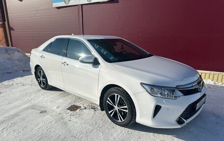 Toyota Camry, 2017 год, 2 600 000 рублей, 3 фотография