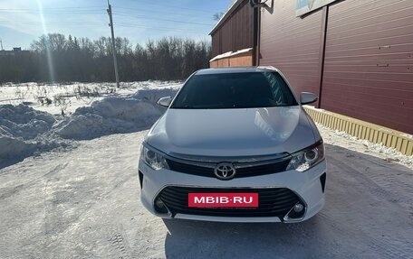 Toyota Camry, 2017 год, 2 600 000 рублей, 2 фотография