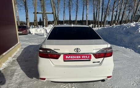 Toyota Camry, 2017 год, 2 600 000 рублей, 4 фотография