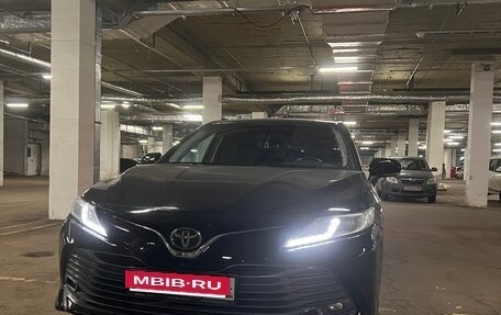 Toyota Camry, 2020 год, 1 900 000 рублей, 2 фотография