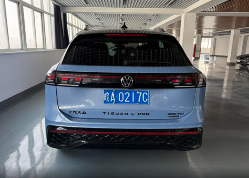 Volkswagen Tiguan II, 2025 год, 4 950 000 рублей, 3 фотография