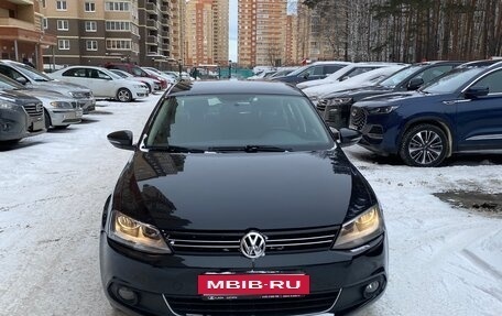 Volkswagen Jetta VI, 2012 год, 950 000 рублей, 3 фотография