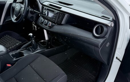 Toyota RAV4, 2016 год, 2 375 000 рублей, 12 фотография