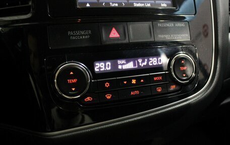 Mitsubishi Outlander III рестайлинг 3, 2015 год, 1 899 000 рублей, 13 фотография