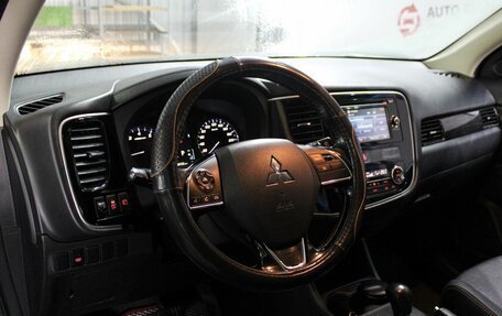 Mitsubishi Outlander III рестайлинг 3, 2015 год, 1 899 000 рублей, 16 фотография