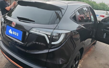 Honda Vezel, 2022 год, 1 900 000 рублей, 3 фотография