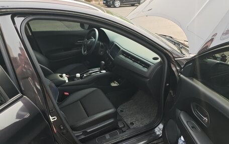 Honda Vezel, 2022 год, 1 900 000 рублей, 12 фотография