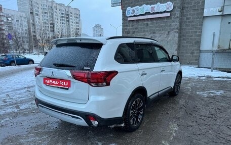Mitsubishi Outlander III рестайлинг 3, 2022 год, 2 900 000 рублей, 2 фотография