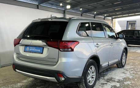 Mitsubishi Outlander III рестайлинг 3, 2017 год, 1 799 000 рублей, 5 фотография