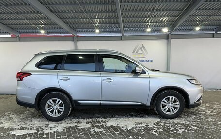 Mitsubishi Outlander III рестайлинг 3, 2017 год, 1 799 000 рублей, 6 фотография