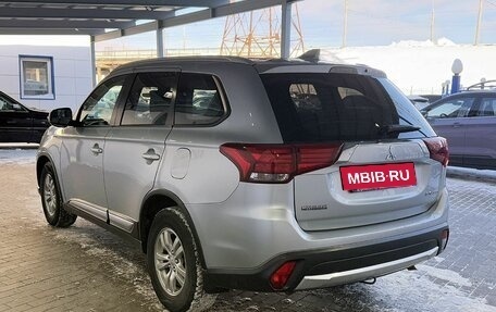 Mitsubishi Outlander III рестайлинг 3, 2017 год, 1 799 000 рублей, 3 фотография