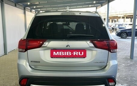 Mitsubishi Outlander III рестайлинг 3, 2017 год, 1 799 000 рублей, 4 фотография