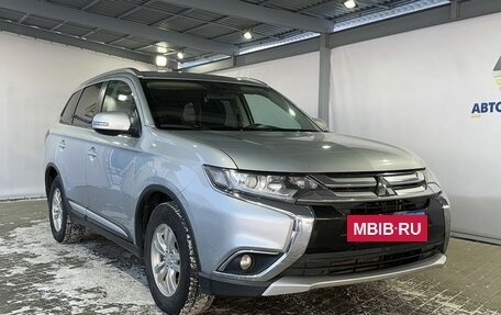 Mitsubishi Outlander III рестайлинг 3, 2017 год, 1 799 000 рублей, 7 фотография