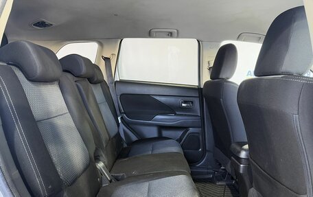 Mitsubishi Outlander III рестайлинг 3, 2017 год, 1 799 000 рублей, 12 фотография