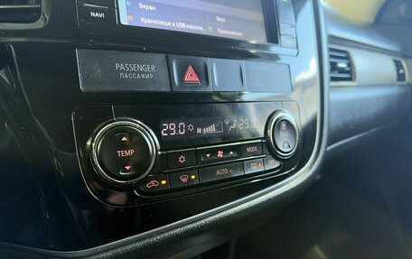 Mitsubishi Outlander III рестайлинг 3, 2017 год, 1 799 000 рублей, 16 фотография