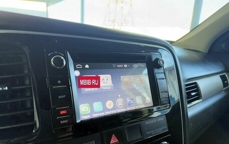 Mitsubishi Outlander III рестайлинг 3, 2017 год, 1 799 000 рублей, 13 фотография