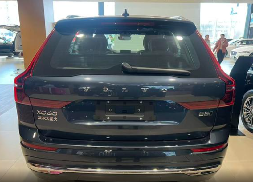 Volvo XC60 II, 2025 год, 5 300 000 рублей, 4 фотография