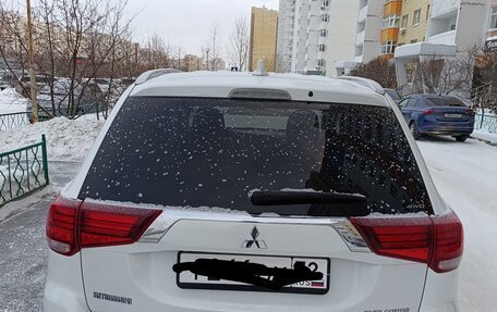 Mitsubishi Outlander III рестайлинг 3, 2017 год, 2 500 000 рублей, 4 фотография