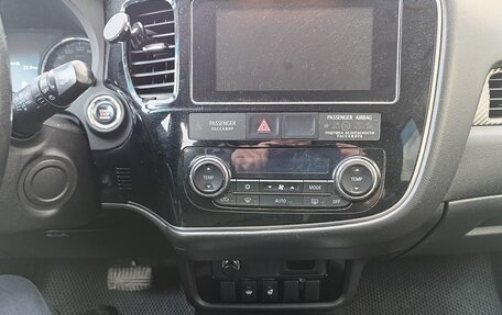 Mitsubishi Outlander III рестайлинг 3, 2017 год, 2 500 000 рублей, 7 фотография