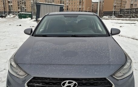 Hyundai Solaris II рестайлинг, 2018 год, 950 000 рублей, 1 фотография