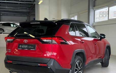 Toyota RAV4, 2021 год, 3 400 000 рублей, 9 фотография