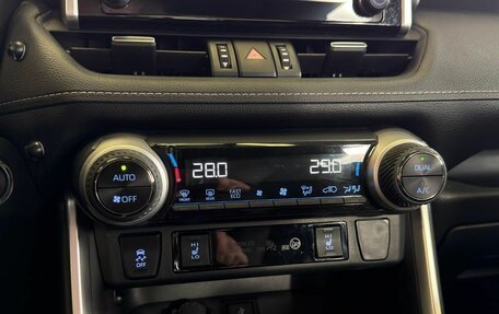 Toyota RAV4, 2021 год, 3 400 000 рублей, 28 фотография