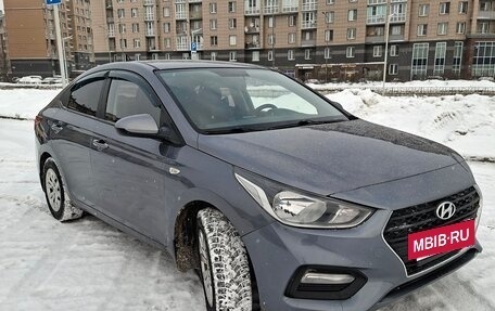 Hyundai Solaris II рестайлинг, 2018 год, 950 000 рублей, 3 фотография