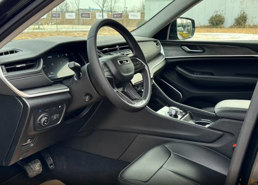 Jeep Grand Cherokee WK2 рестайлинг, 2024 год, 6 580 000 рублей, 4 фотография