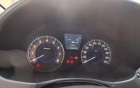 Hyundai Solaris II рестайлинг, 2011 год, 650 000 рублей, 9 фотография