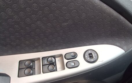 Hyundai Solaris II рестайлинг, 2011 год, 650 000 рублей, 10 фотография