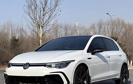 Volkswagen Golf VIII, 2022 год, 2 240 000 рублей, 1 фотография
