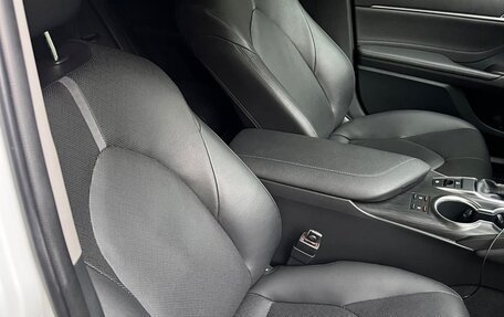 Toyota Camry, 2021 год, 4 500 000 рублей, 10 фотография